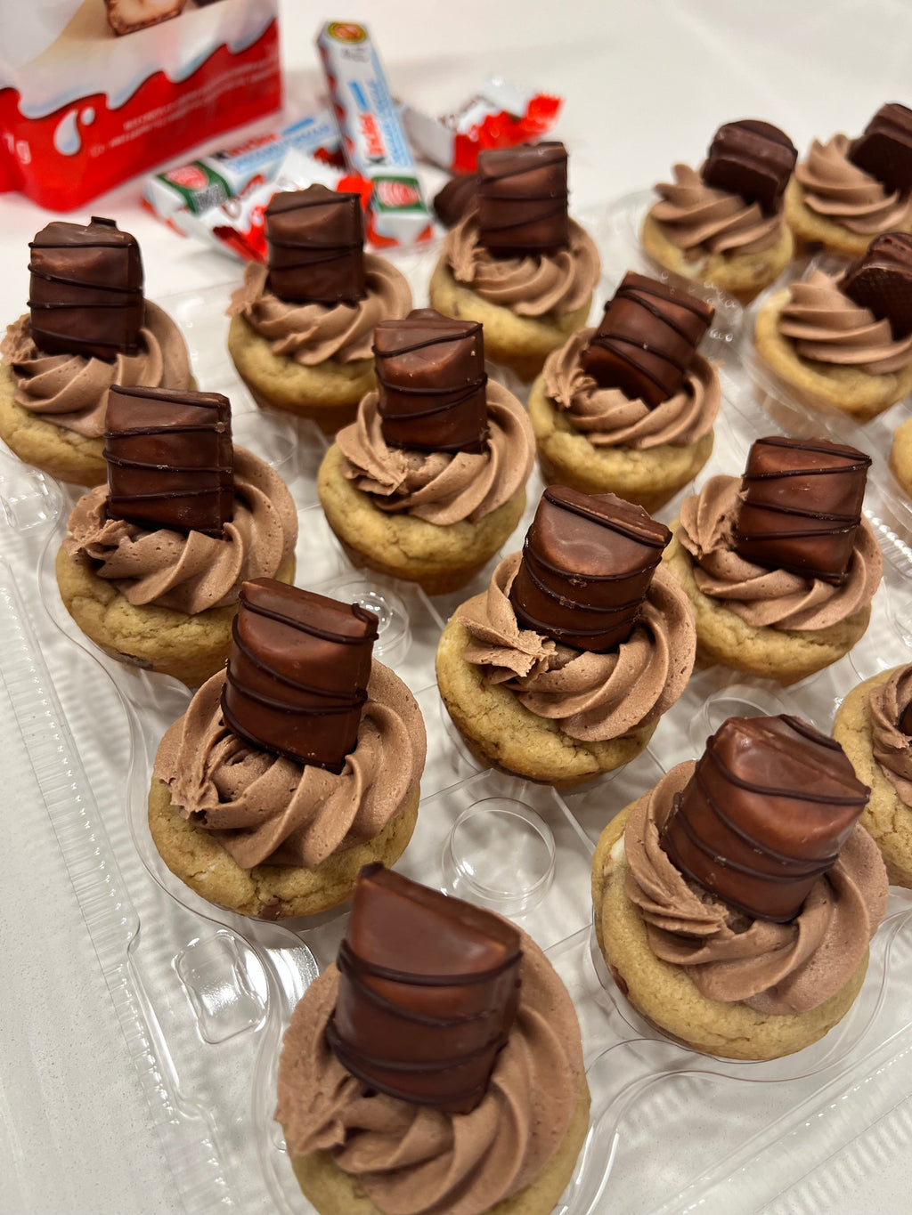 Kinder Bueno Cookie Cake Recipe