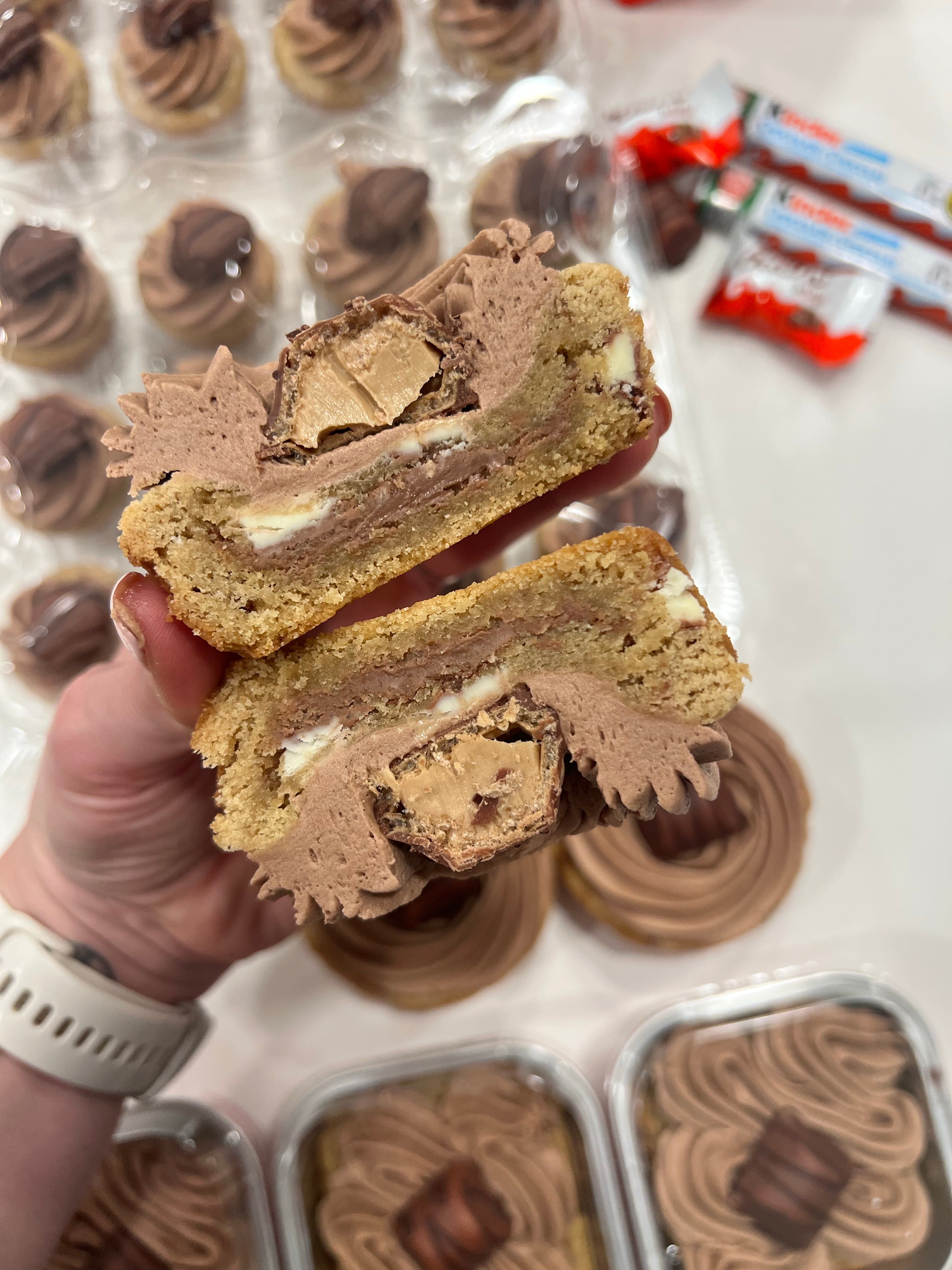 Kinder Bueno Cookie Cake Recipe
